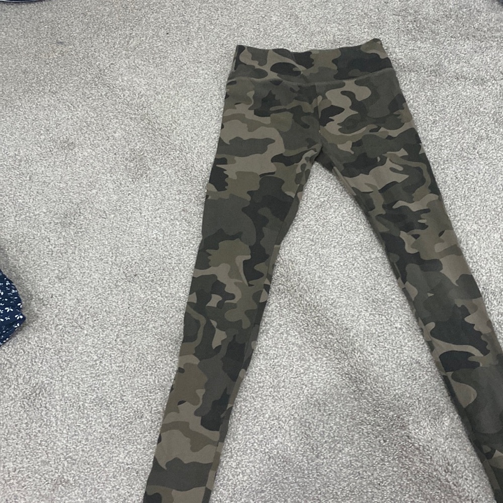 Camouflage leggings in great condition